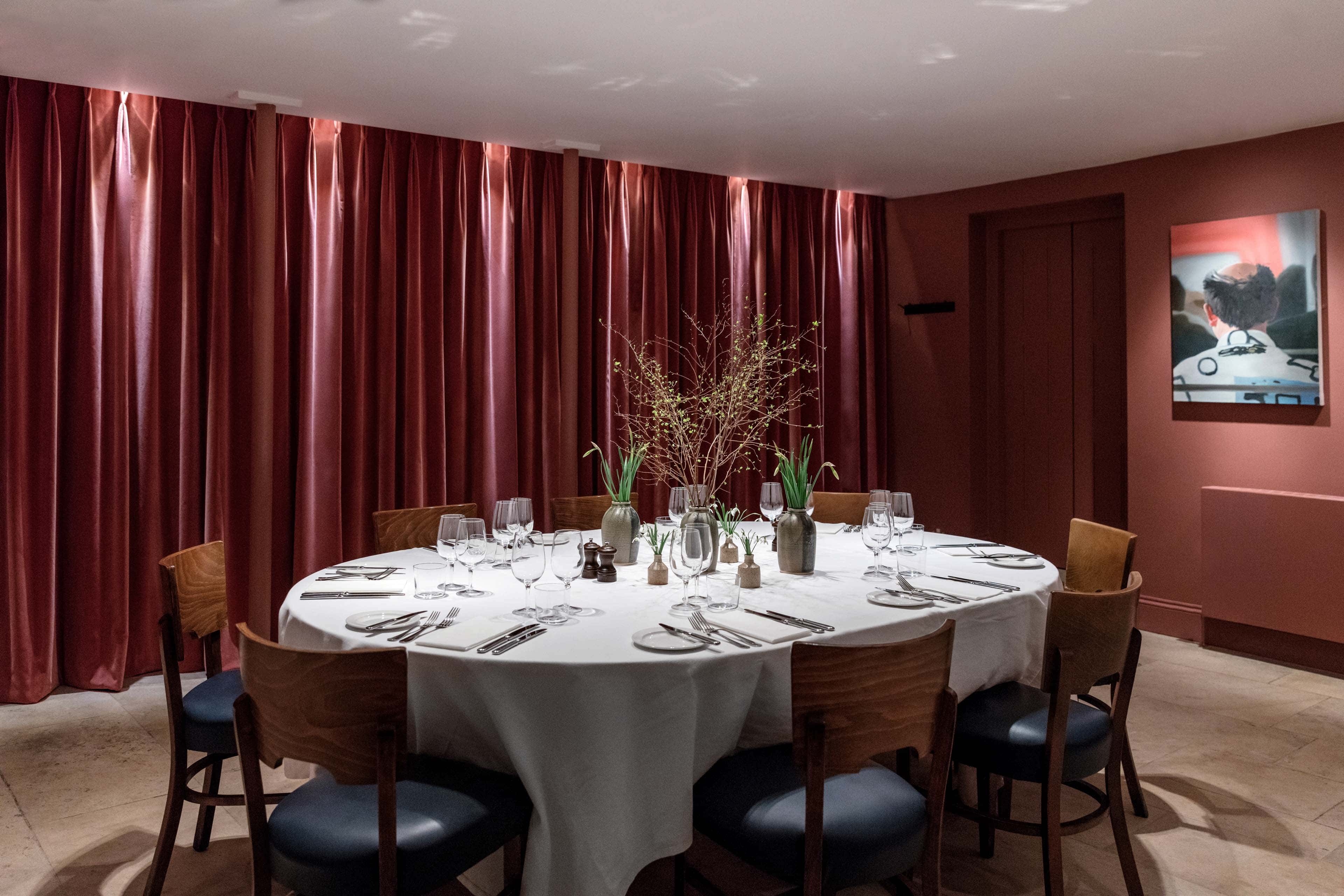0026 - 2016 - Quod Restaurant & Bar - Oxford - High Res - Red Room Private Dining Flowers - Web Hero