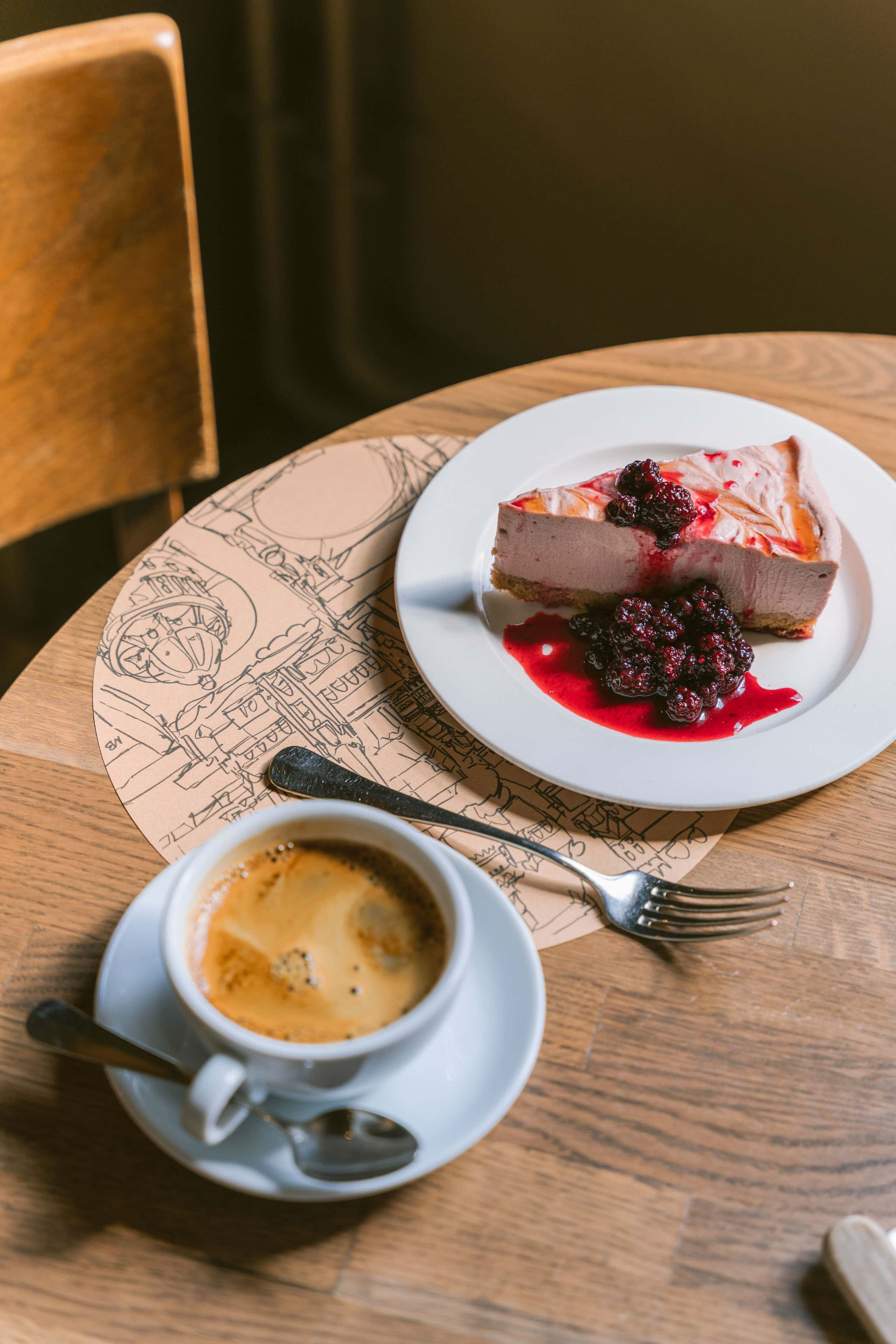 DSC04624 - 2022 - Quod Restaurant & Bar - Oxford - High Res - Food Pudding Blackberry Apple Cheesecake Coffee - Web Hero