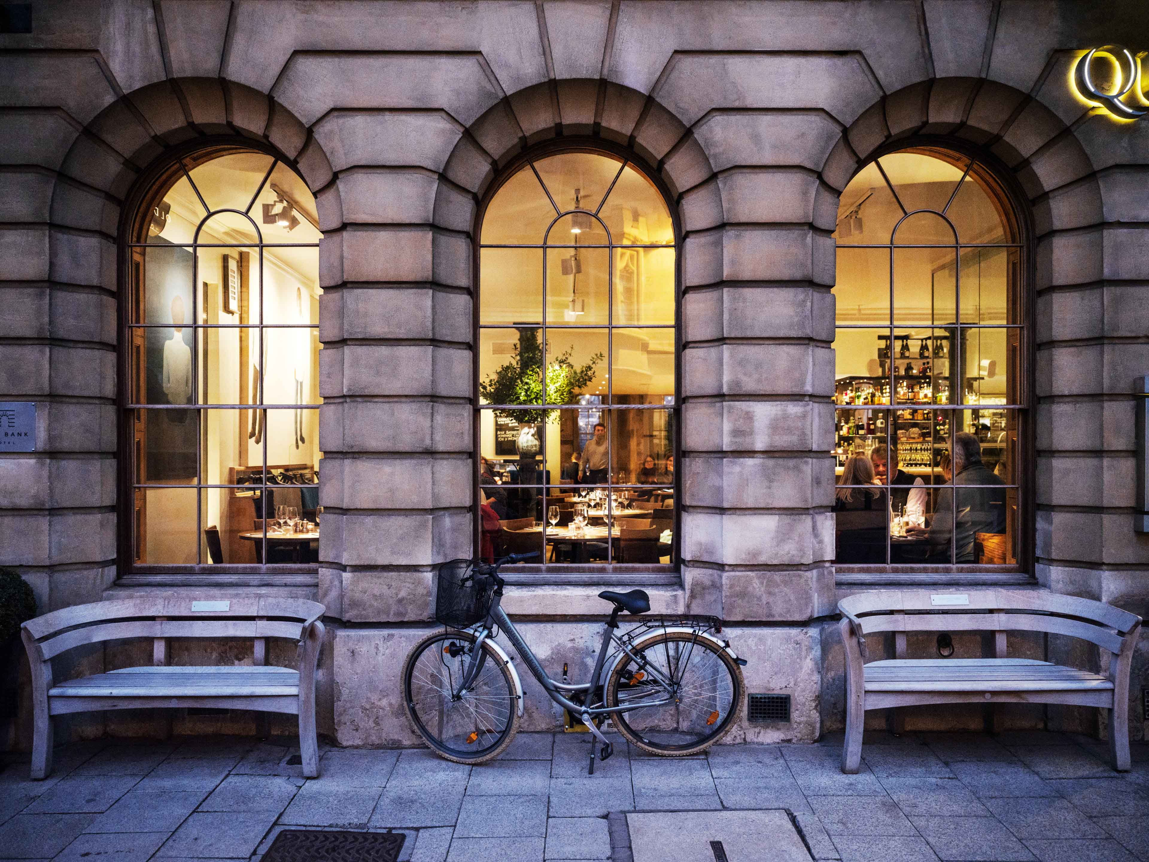 0016 - 2021 - Quod Restaurant & Bar - Oxford - High res - Facade Evening Bicycle - Web Hero